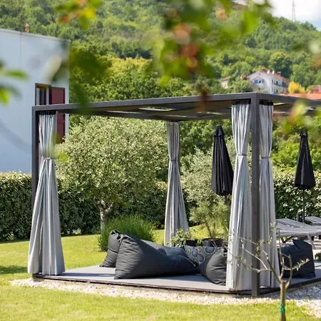 Modern Susanj With Outdoor Pool In Abbázia