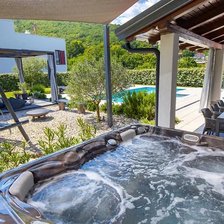 别墅 Modern Susanj With Outdoor Pool In