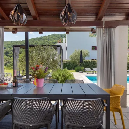 别墅 Modern Susanj With Outdoor Pool In
